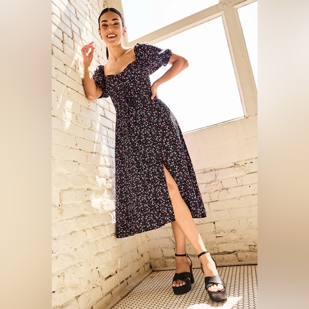 NWT Francesca’s Alberta Floral lace up Midi dress, S